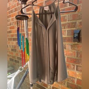 Paper Crane Women’s size Med Green Blouse tank top Like New 100% polyester NWT